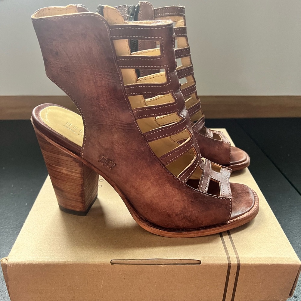 Like New Bed Stu OCCAM Teak Driftwood sandals size 11